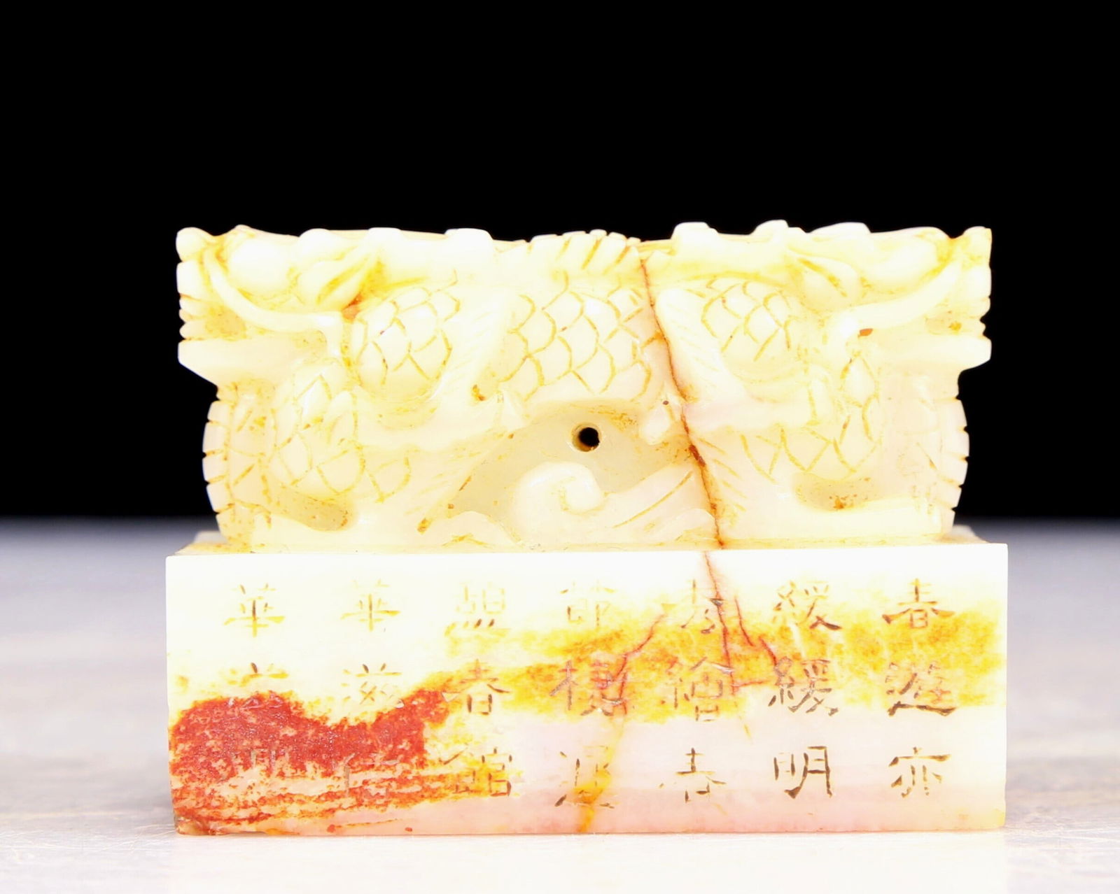 An exquisite white jade dragon seal: An exquisite white jade dragon seal with poetry,Qing Dynasty, China, jade exhibits qualities of fineness, delicacy, warmth and luster. The craftsmanship is flawless, the design is exquisite, and the