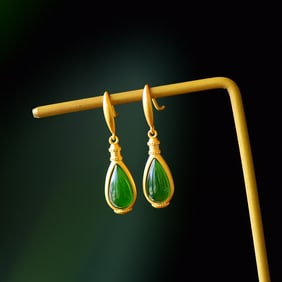 A Pair of Exquisite Sterling Silver-Gold Plated Inlaid Jasper Earrings