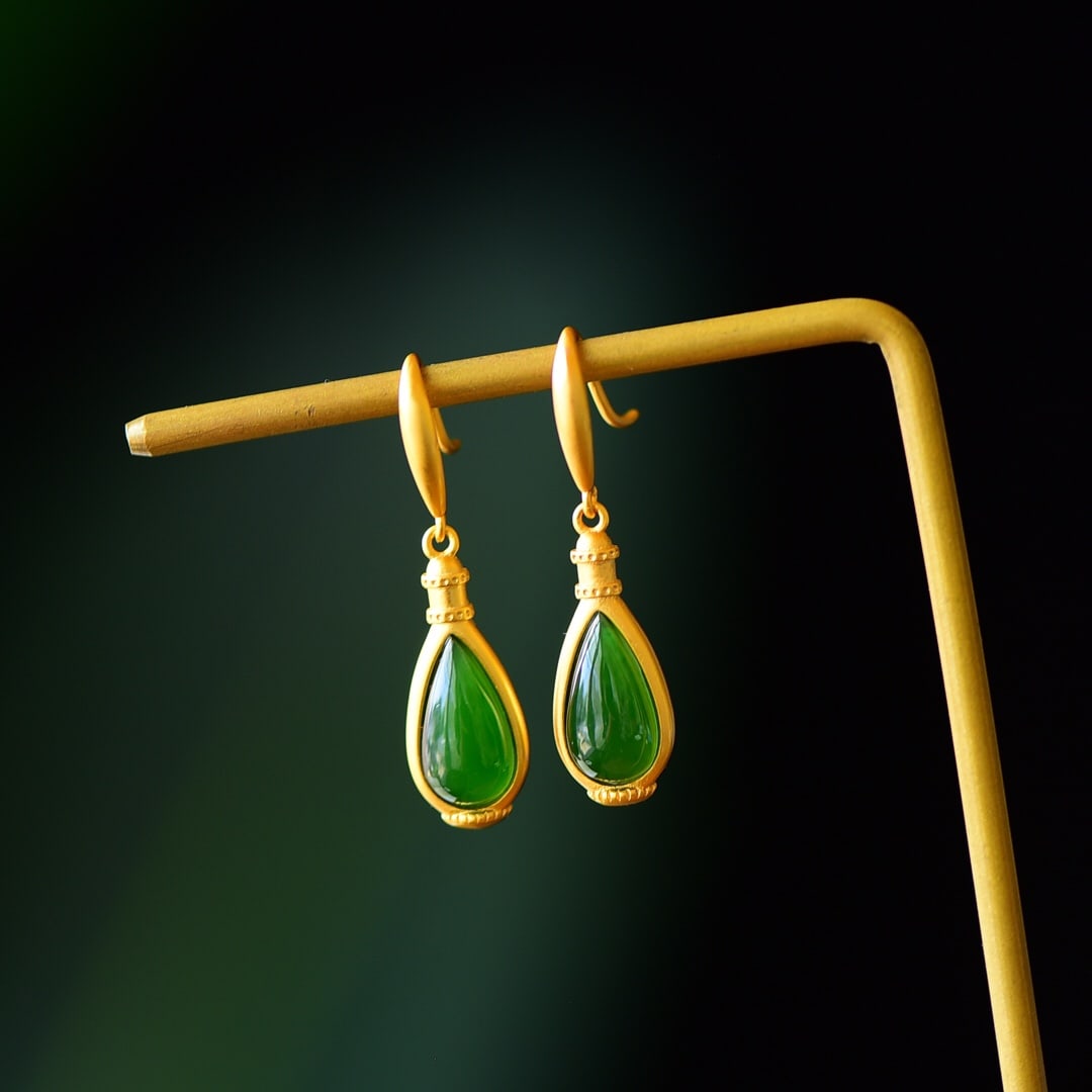 A Pair of Exquisite Sterling Silver-Gold Plated Inlaid Jasper Earrings: A Pair of Exquisite Sterling Silver-Gold Plated Inlaid Jasper Earrings,Size:0.3inx1.2in 一对纯银镀金镶碧玉耳环