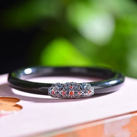 An Exquisite Sterling Silver Inlaid Sapphire Bracelets