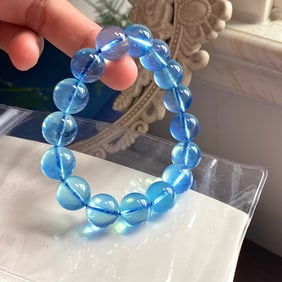 An Exquisite Aquamarine Bracelets