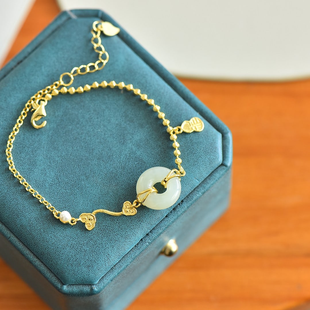 An Exquisite Sterling Silver-Gold Plated Inlaid White Jade Bracelet, Inlaid Pearl: An Exquisite Sterling Silver-Gold Plated Inlaid White Jade Bracelet, Inlaid Pearl,Size: 0.5inx0.5in 