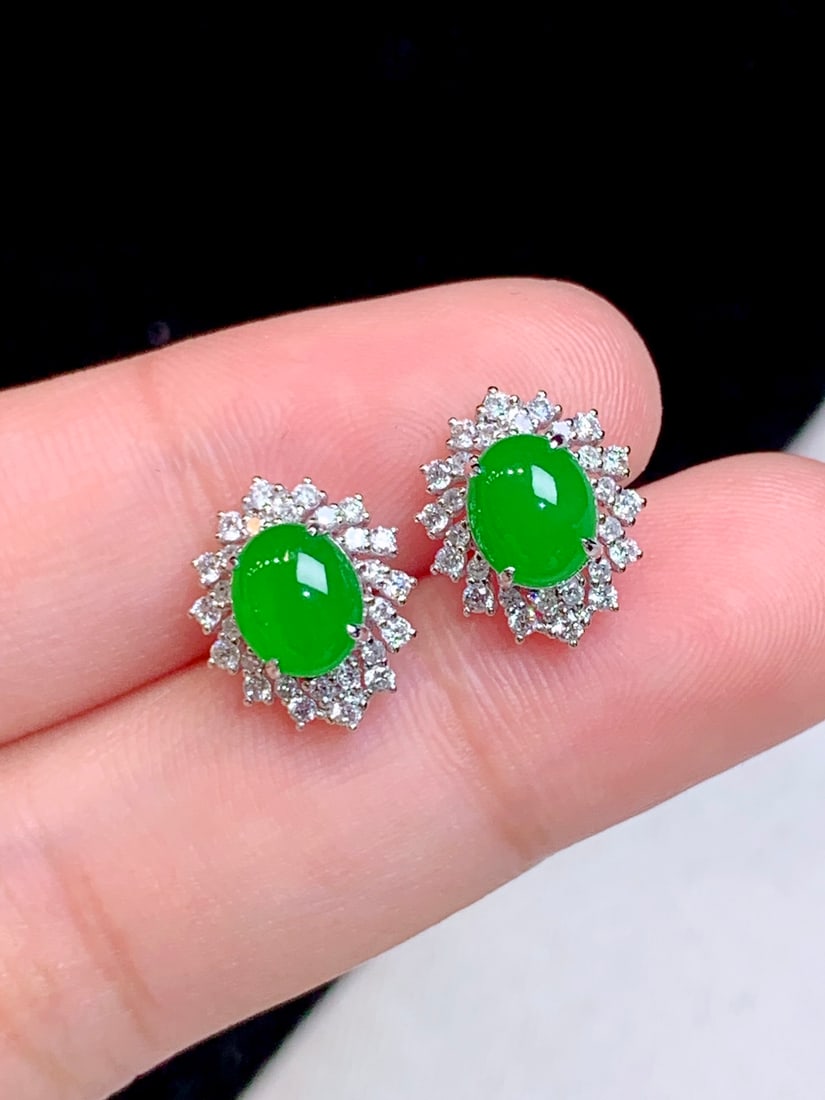 A Pair of Exquisite 18k Gold Diamond Inlaid Jadeite Earrings (1 of 6)