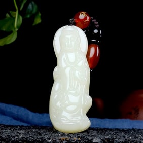 An Exquisite White Jade Statue of Avalokitesvara Pendant