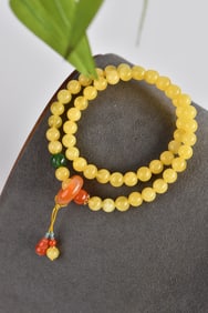An Exquisite Amber Bracelets