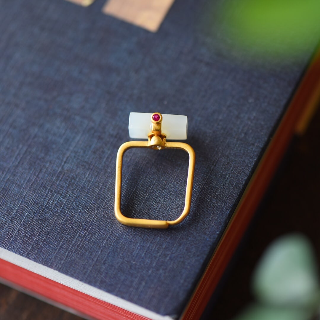 A Pair of Exquisite Sterling Silver-Gold Plated Inlaid White Jade Ring: A Pair of Exquisite Sterling Silver-Gold Plated Inlaid White Jade Ring,Size:0.4inx0.6in 纯银镀金镶白玉戒指