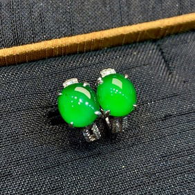 A Pair of Exquisite 18k Gold Diamond Inlaid Jadeite Earrings