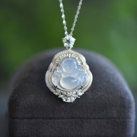 An Exquisite Sterling Silver Inlaid Agate Pendant