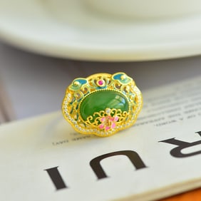 An Exquisite Sterling Silver-Gold Plated Inlaid Jasper Ring