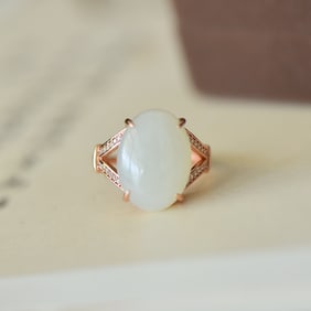 An Exquisite Sterling Silver-Gold Plated Inlaid White Jade Ring