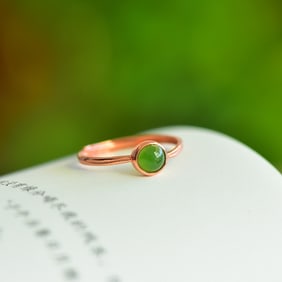 An Exquisite Sterling Silver-Gold Plated Inlaid Jasper Ring