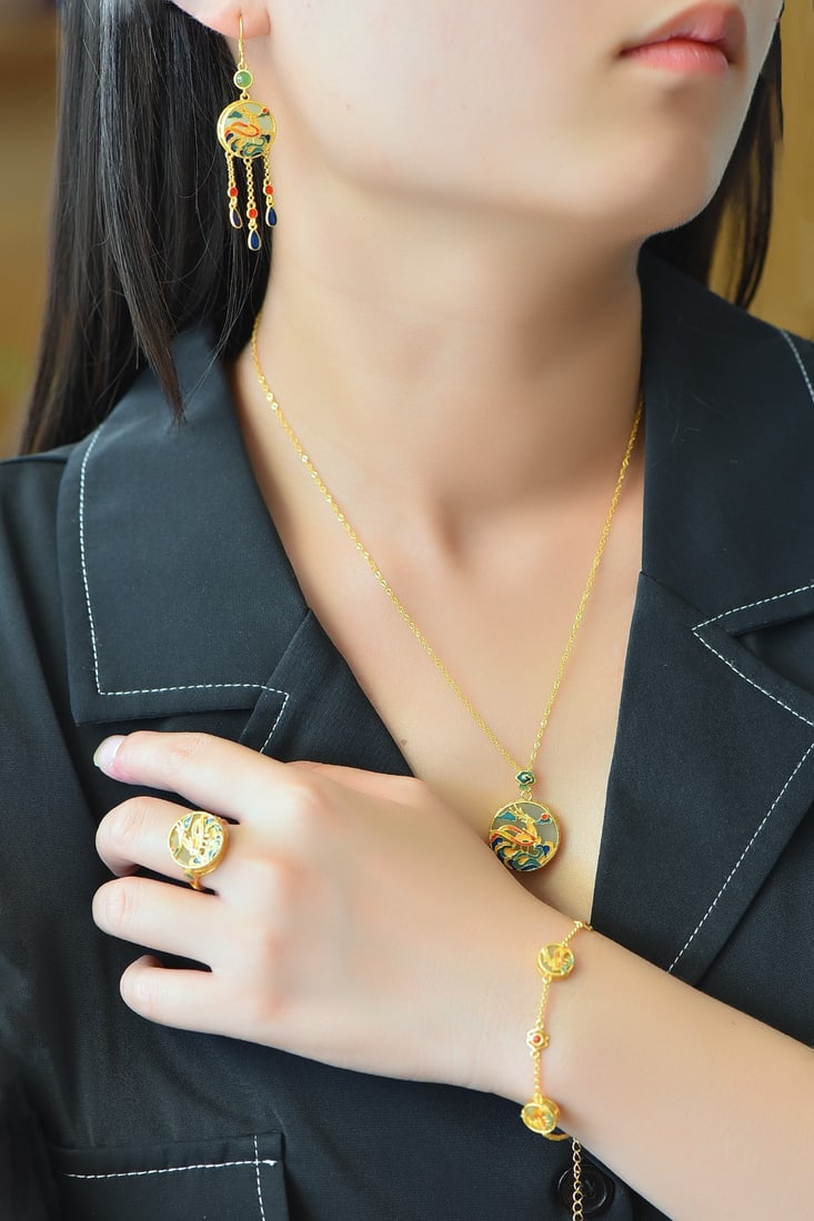 A Set of Fine Sterling Silver-Gold Plated Inlaid White Jade Jewelrys: A Set of Fine Sterling Silver-Gold Plated Inlaid White Jade Jewelrys 一套纯银镀金镶白玉首饰