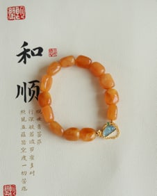 An Exquisite Amber Bracelets  Inlaid Jadeite Butterfly