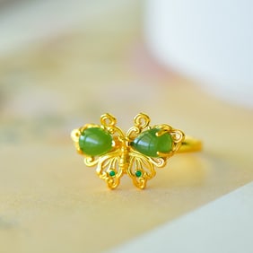 An Exquisite Sterling Silver-Gold Plated Inlaid Jasper Ring