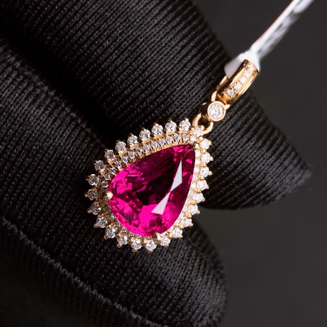 3.52Ctw Natural Tourmaline Necklace: 3.52Ctw Natural Tourmaline Necklace,Size:0.4inx0.3in 3.52Ctw天然碧玺项链