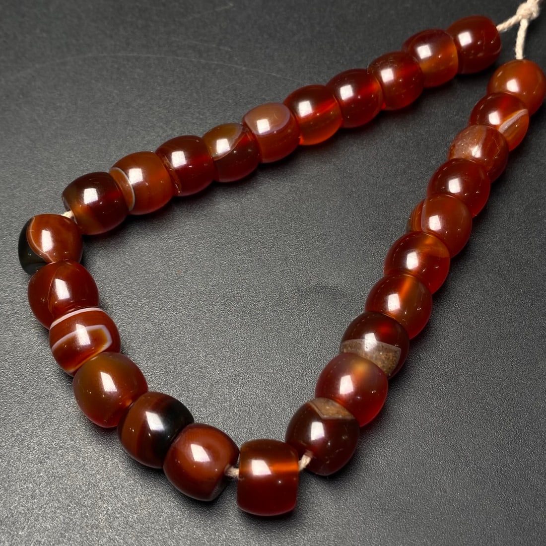 A Precious Agate Bracelets: A Precious Agate Bracelets,Size:0.4inx0.3in*27 玛瑙手串