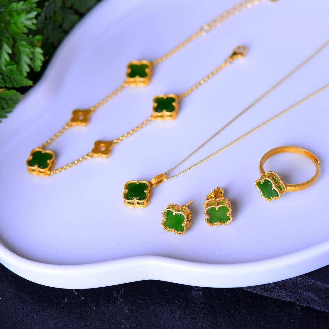 A Set of Fine Sterling Silver-Gold Plated Inlaid Jasper Jewelrys: A Set of Fine Sterling Silver-Gold Plated Inlaid Jasper Jewelrys,Size:0.3inx0.3in 一套纯银镀金镶碧玉首饰