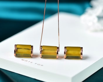 An Exquisite Crystal Pendant