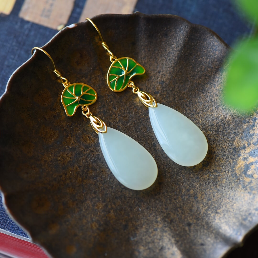 A Pair of Exquisite Sterling Silver-Gold Plated Inlaid White Jade Earrings: A Pair of Exquisite Sterling Silver-Gold Plated Inlaid White Jade Earrings,Size:0.5inx2.2in 一对纯银镀金镶白玉耳环