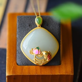 A Pair of Exquisite Sterling Silver-Gold Plated Inlaid White Jade Necklace,Inlaid Jasper