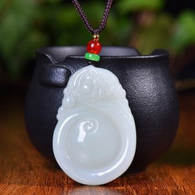 An Exquisite White Jade Dragon Pattern Pendant