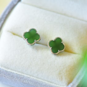 A Pair of Exquisite Sterling Silver Inlaid Jasper Earrings