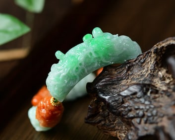 An Exquisite Jadeite Auspicious Beast Pattern Bracelets