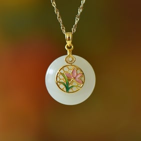 An Exquisite Sterling Silver Inlaid White Jade Flower Pattern Necklace