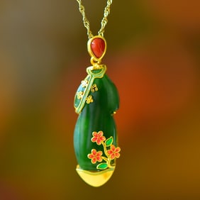 An Exquisite Sterling Silver-Gold Plated Inlaid Jasper Pendant