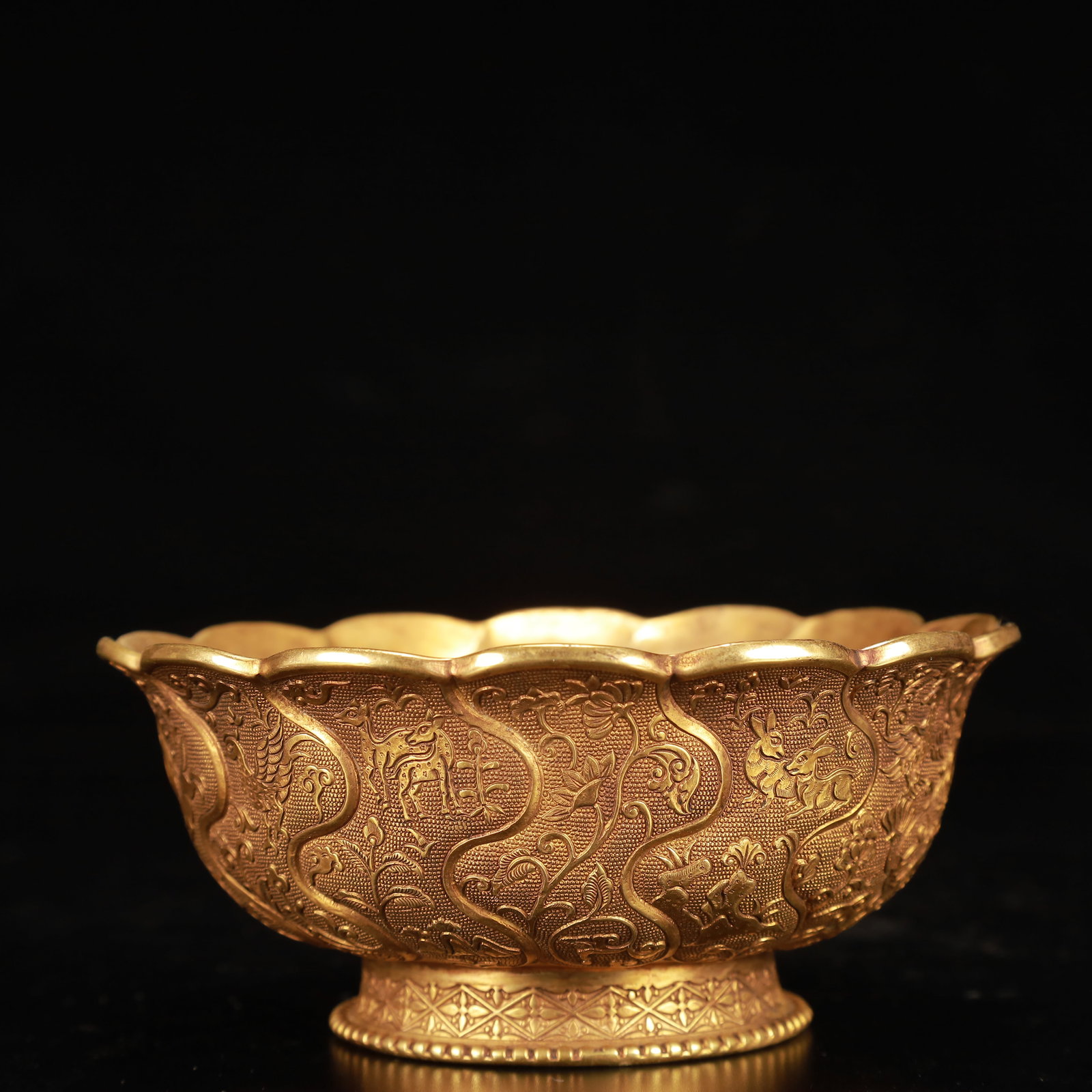 An Exquisite Gilt Bronze Animal Pattern Bowl (1 of 8)