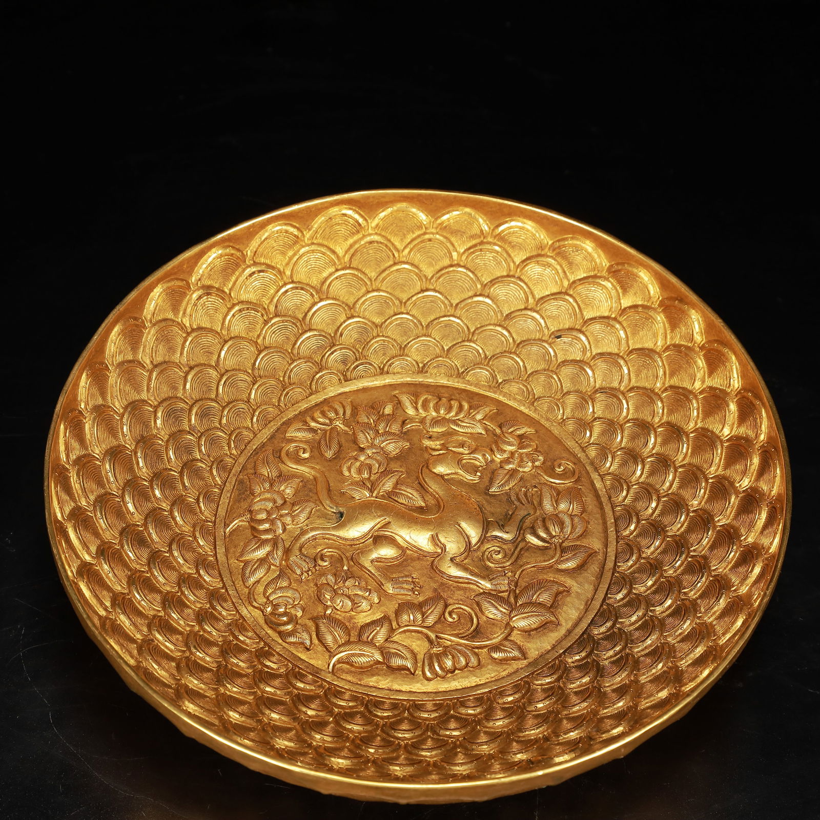 An Exquisite Gilt Bronze Flower Auspicious Beast Pattern Plate: An Exquisite Gilt Bronze Flower Auspicious Beast Pattern Plate,Qing Dynasty, China,Size:7.5inx1.6in,Weight:700g 