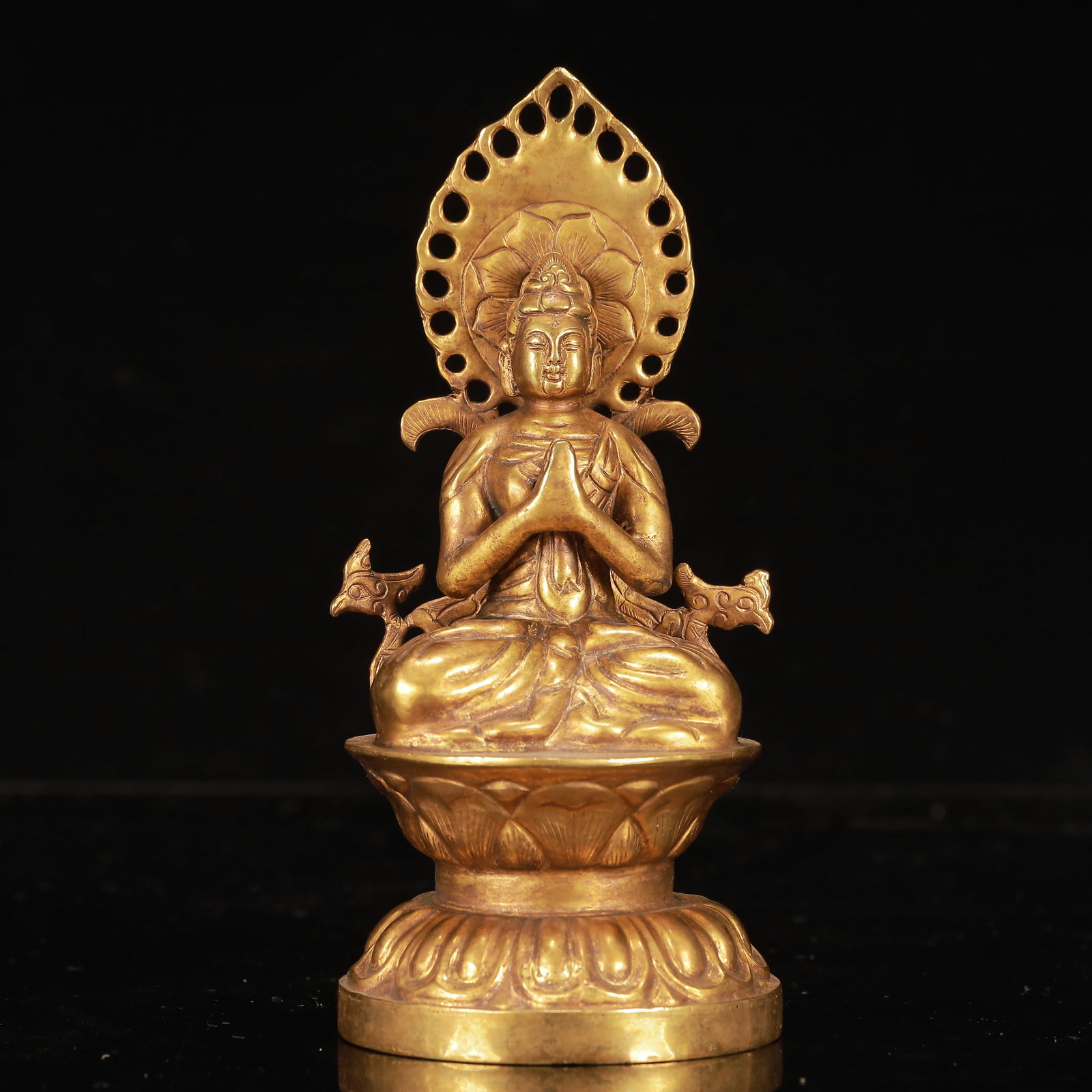 An Exquisite Gilt Bronze Statue of Avalokitesvara: An Exquisite Gilt Bronze Statue of Avalokitesvara,Qing Dynasty, China,Size:3.5inx6.7in,Weight:450g 铜鎏金观音像,中国清代