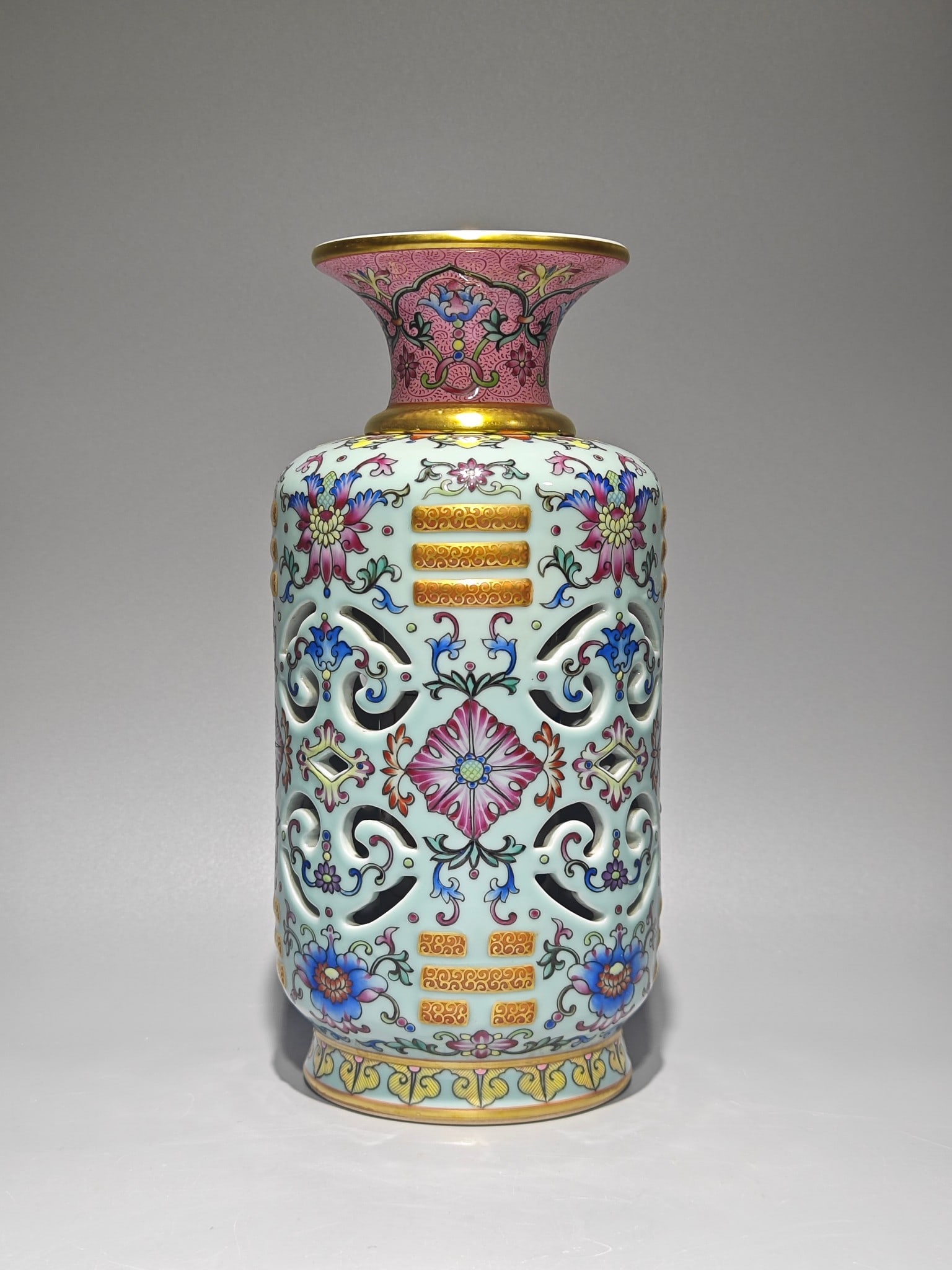 An Exquisite Enamel Trigram Pattern Vase - 2