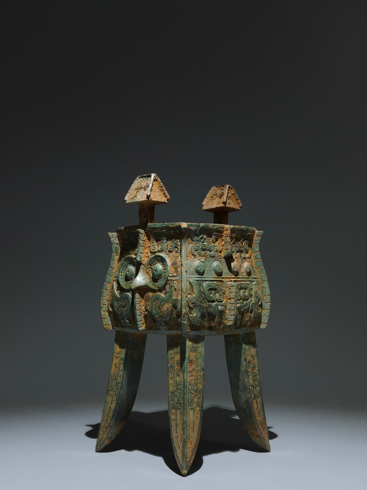 An Archaic Bronze Owl Pattern Libation Cup - 4