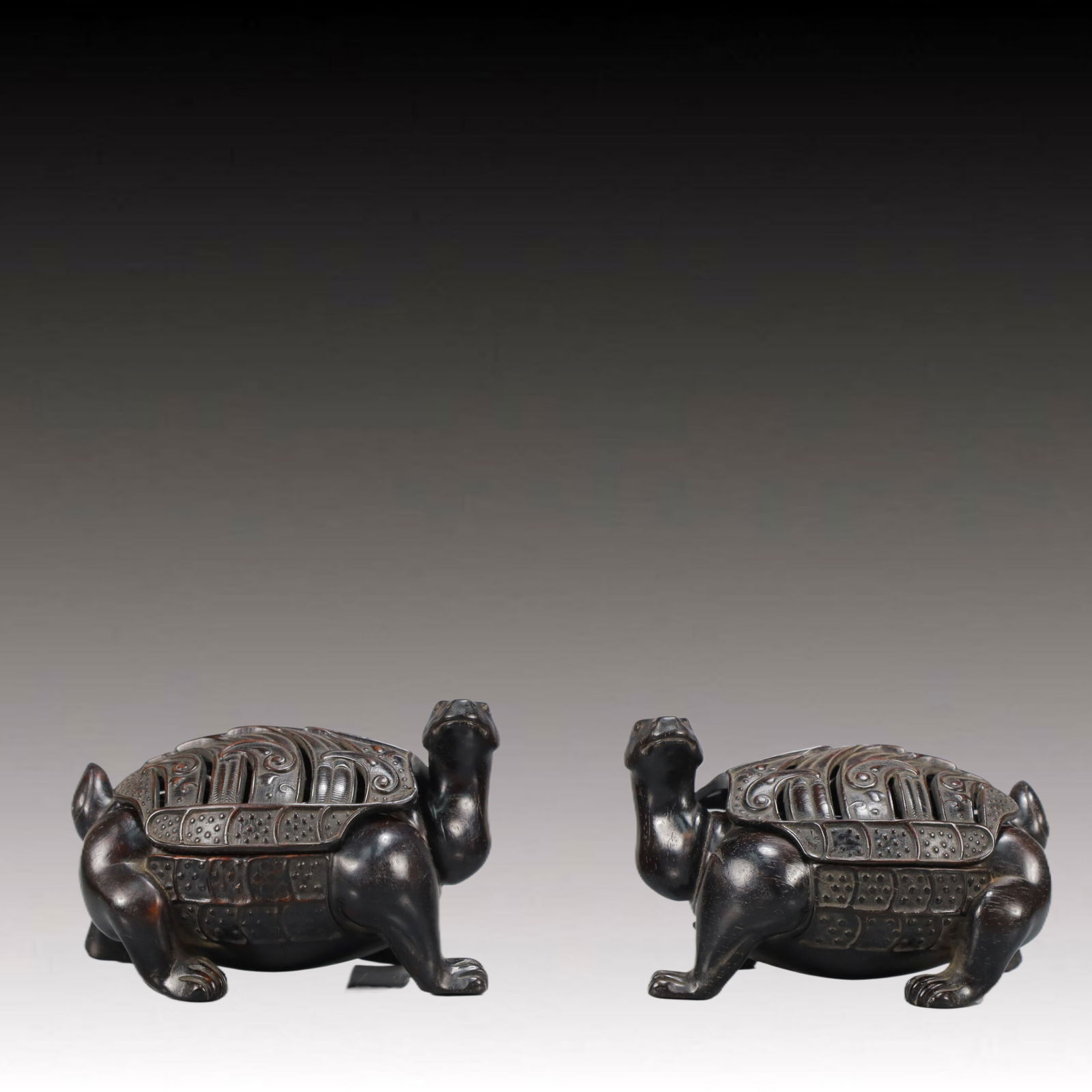A Pair of Exquisite Zitanwood Turtle Censers: A Pair of Exquisite Zitanwood Turtle Censers,Qing Dynasty,China,Size:4.1inx2.8inx2.6in,Total Weight:250g 