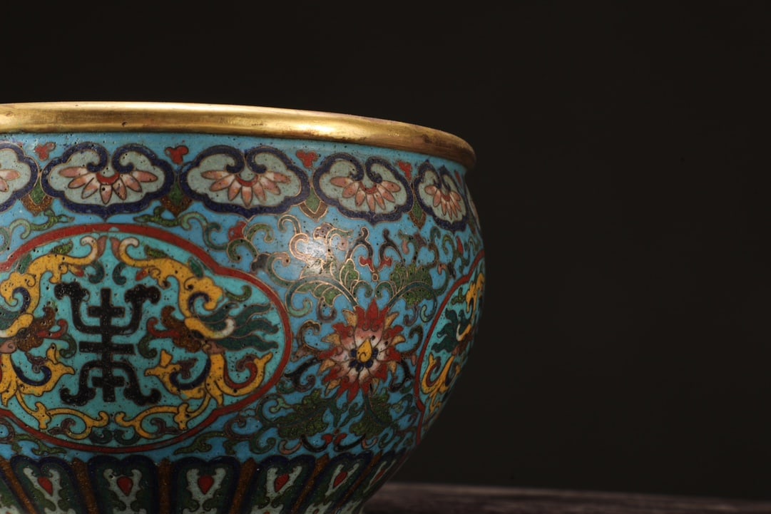 An Exquisite Cloisonne Lotus Pattern Vat - 8