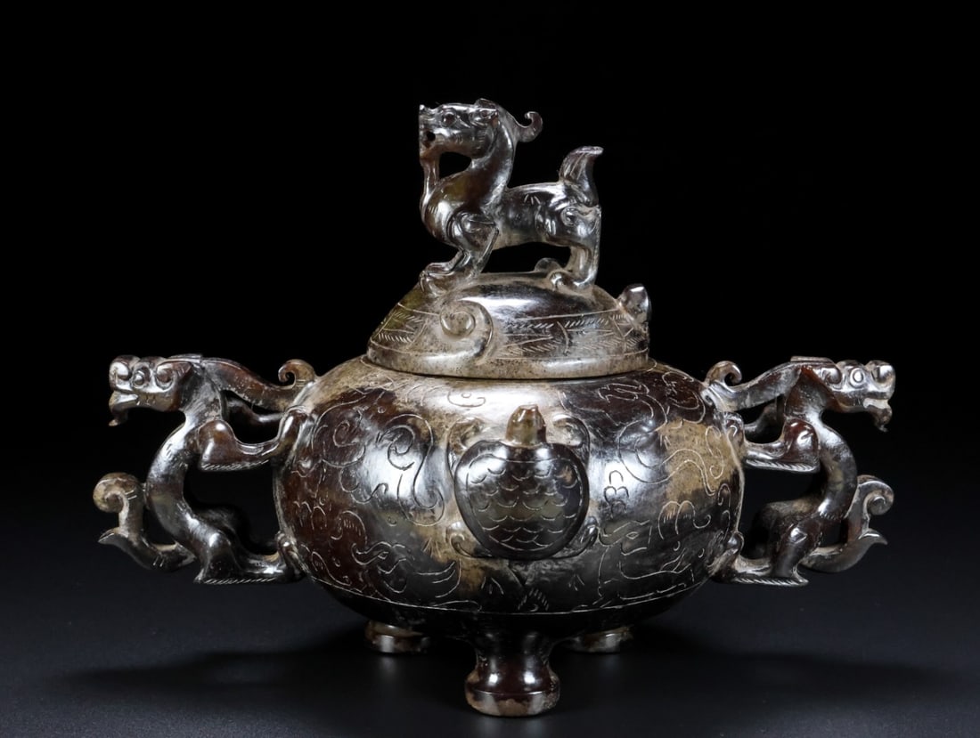 An Archaic Gaogu yu Dragon-Ears and Tripod Censer: An Archaic Gaogu yu Dragon-Ears and Tripod Censer,Ancient Time, China,Size:6.5inx9.2inx6in,Weight:1.19kg 高古玉龙耳三足香炉,中国๢