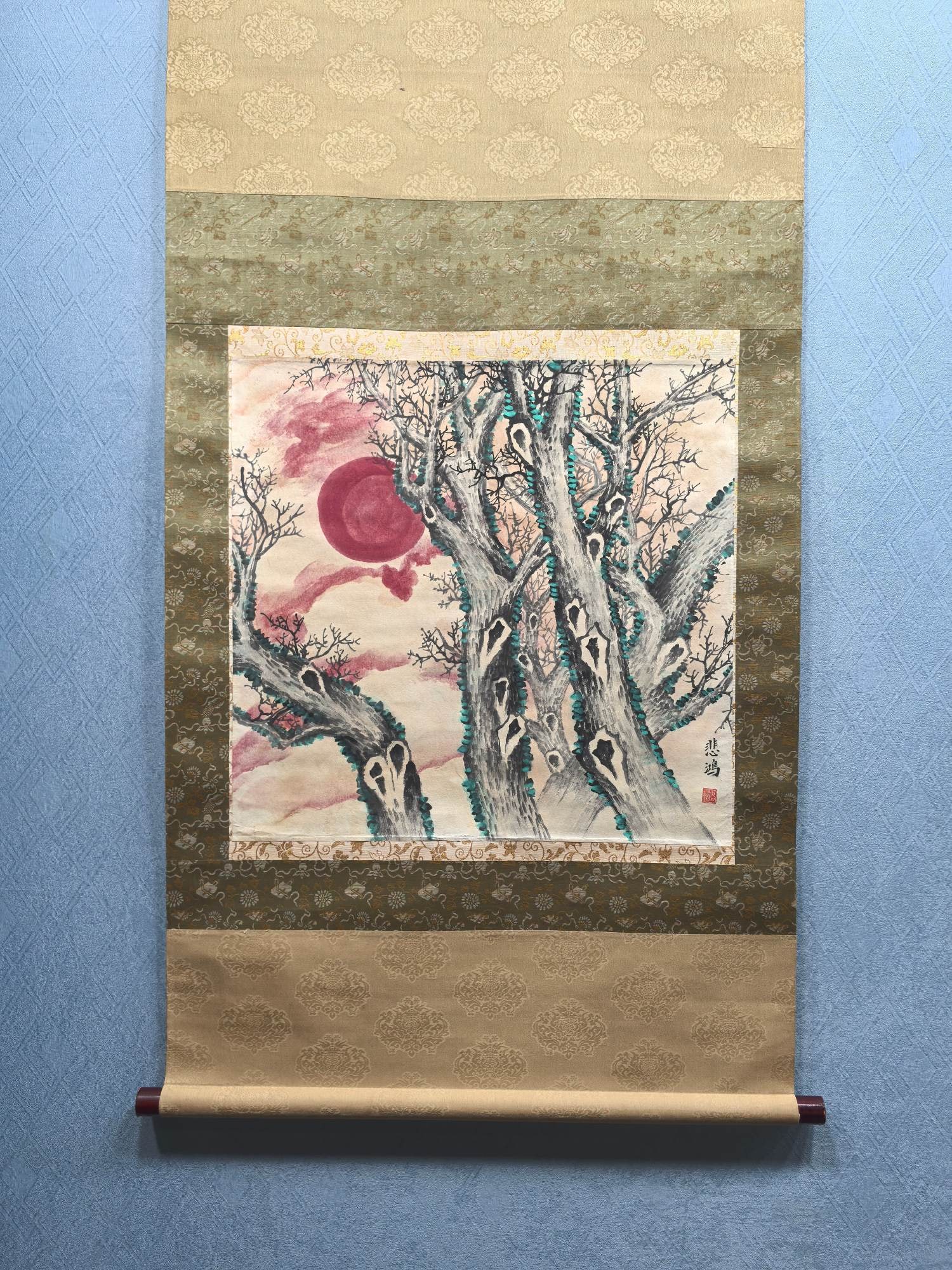 A Chinese Vertical Scroll Ink Painting of Flower on Paper: A Chinese Vertical Scroll Ink Painting of Flower on Paper,Xu Beihong,Size:20.4inx19.7in 