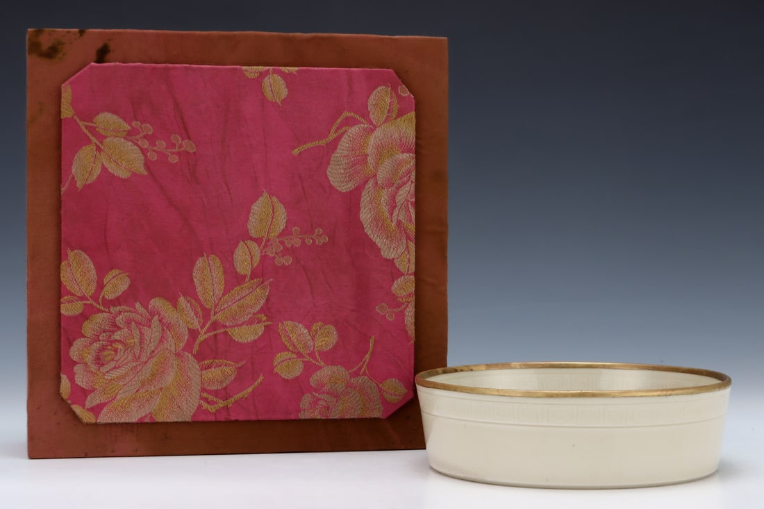 An Exquisite Ding yao Flower Pattern Brush Washer,with an Imperial Poem by Emperor Qianlong: An Exquisite Ding yao Flower Pattern Brush Washer,with an Imperial Poem by Emperor Qianlong,Song Dynasty,China,Size:1.9inx6.2in 定窑花卉纹笔洗,带乾