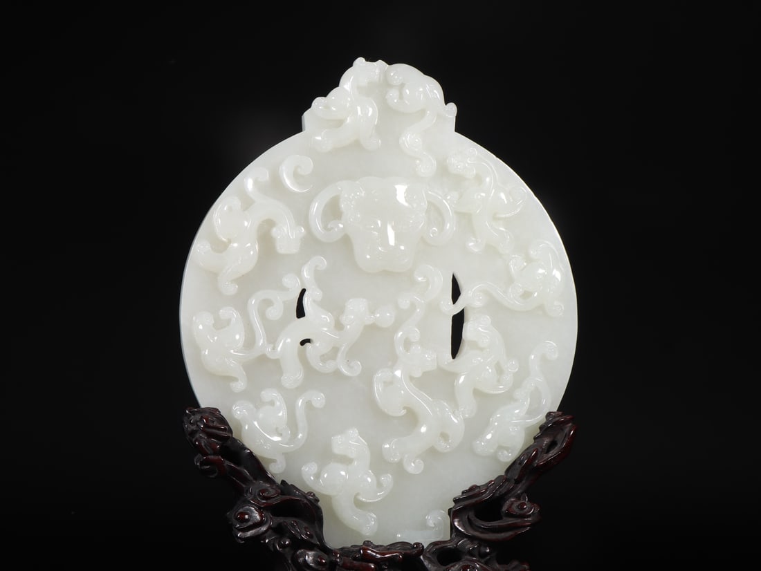 An Exquisite White Jade Chi-Dragon Pattern Jade Pendant,with Auspicious Cloud Pattern Base - 3