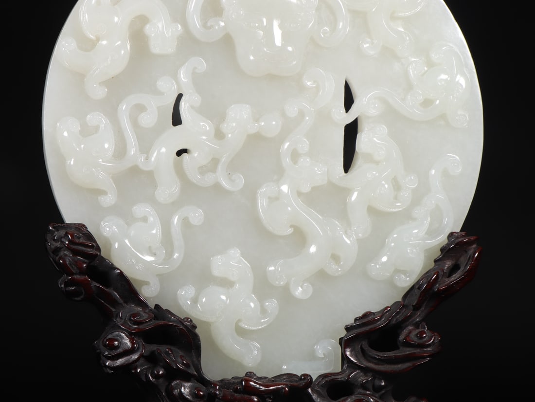 An Exquisite White Jade Chi-Dragon Pattern Jade Pendant,with Auspicious Cloud Pattern Base - 5