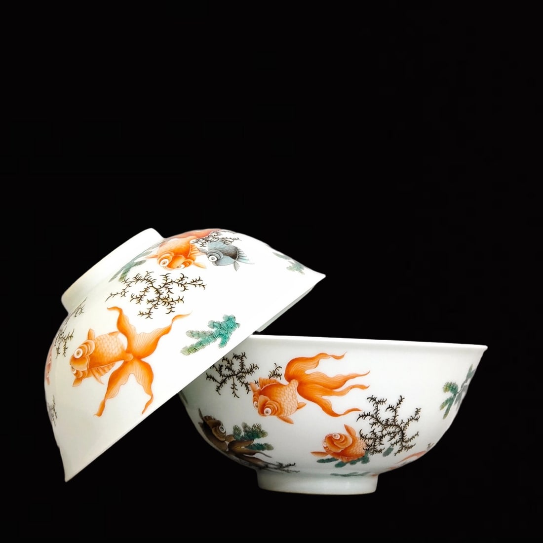 A Pair of Exquisite Enamel Hornwort Pattern Bowls: A Pair of Exquisite Enamel Hornwort Pattern Bowls,Qing Dynasty,China,Yongzheng Six-Character Mark,Size:2.6inx5.7in 一对珐琅彩鱼藻纹碗,中