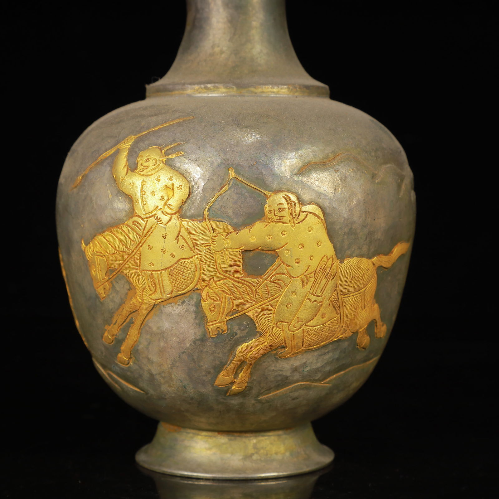 An Exquisite Gilt Silver Figure Pattern Vase - 3