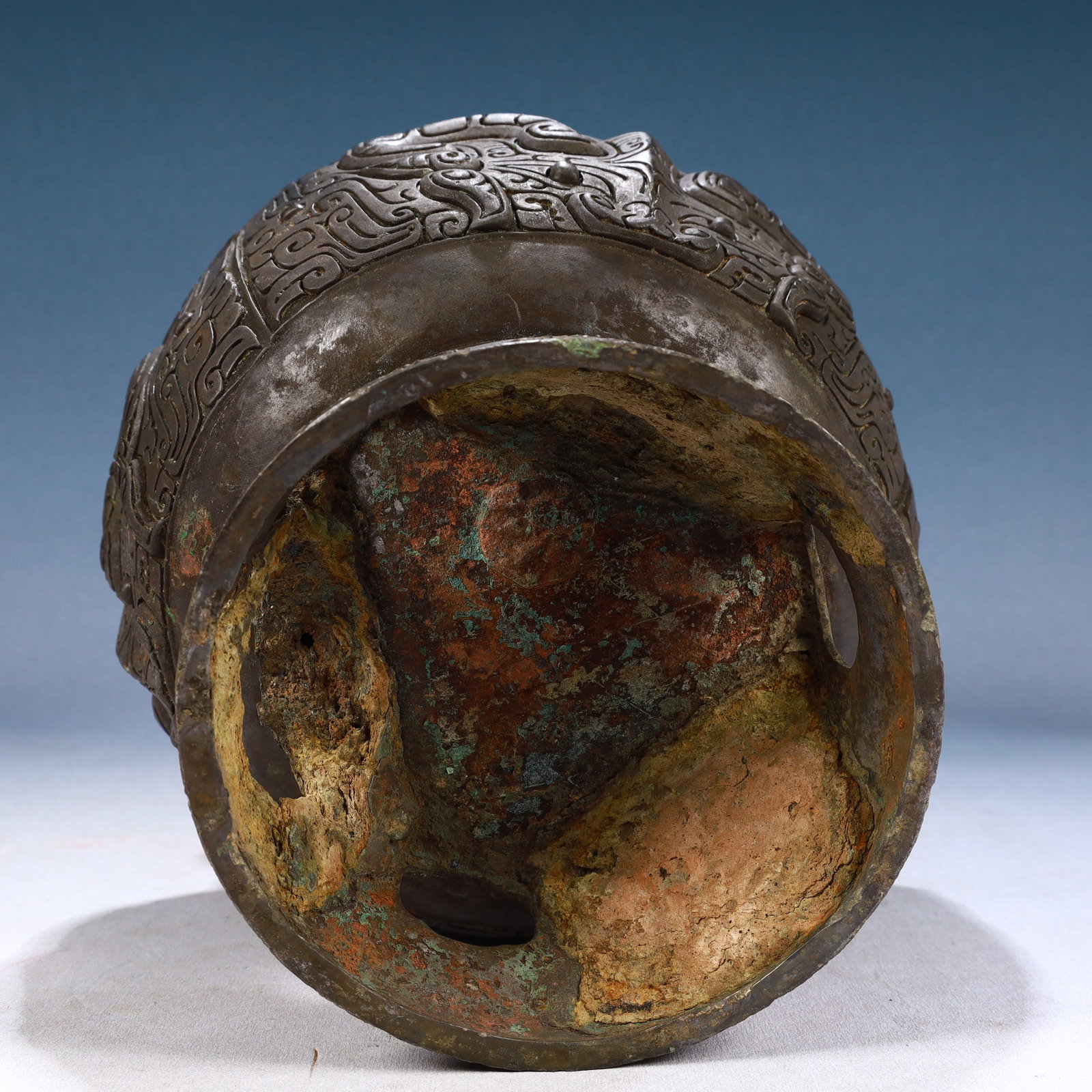 An Archaic Bronze Beast-Face Pattern Jar - 10