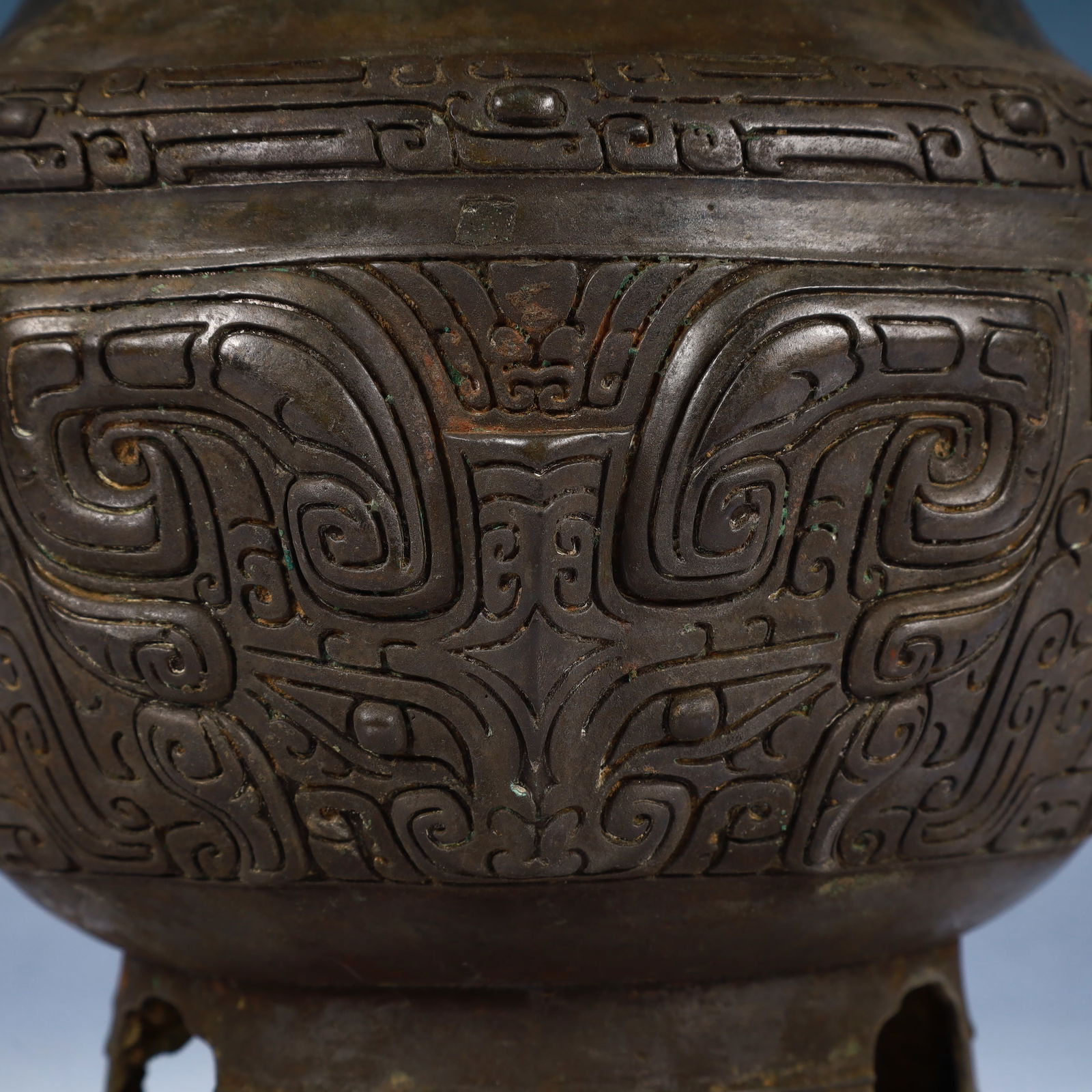 An Archaic Bronze Beast-Face Pattern Jar - 6