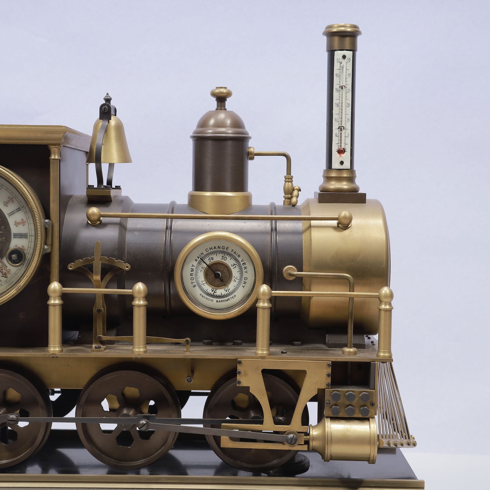 An Exquisite Copper Train Table Clock Ornament - 3