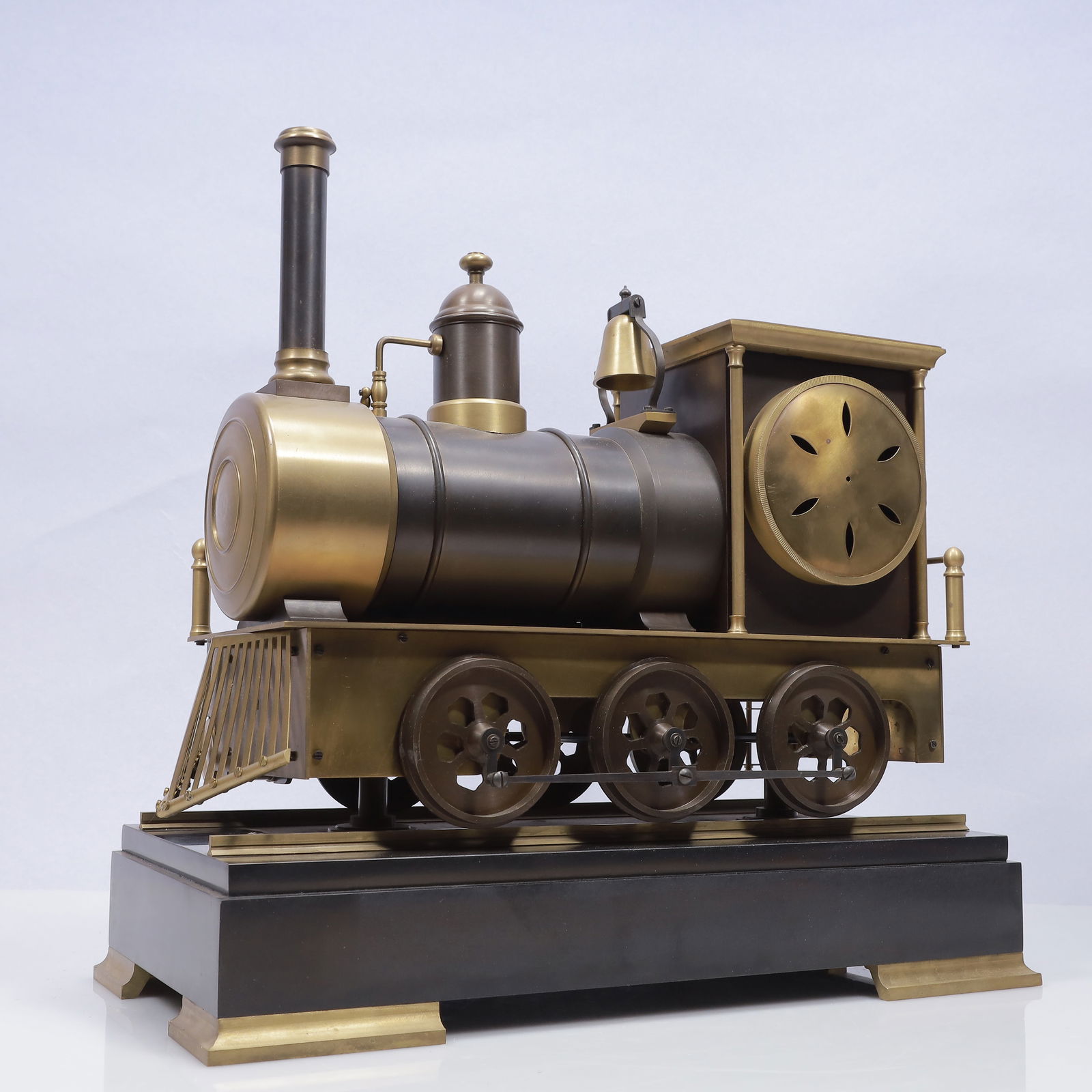 An Exquisite Copper Train Table Clock Ornament - 7