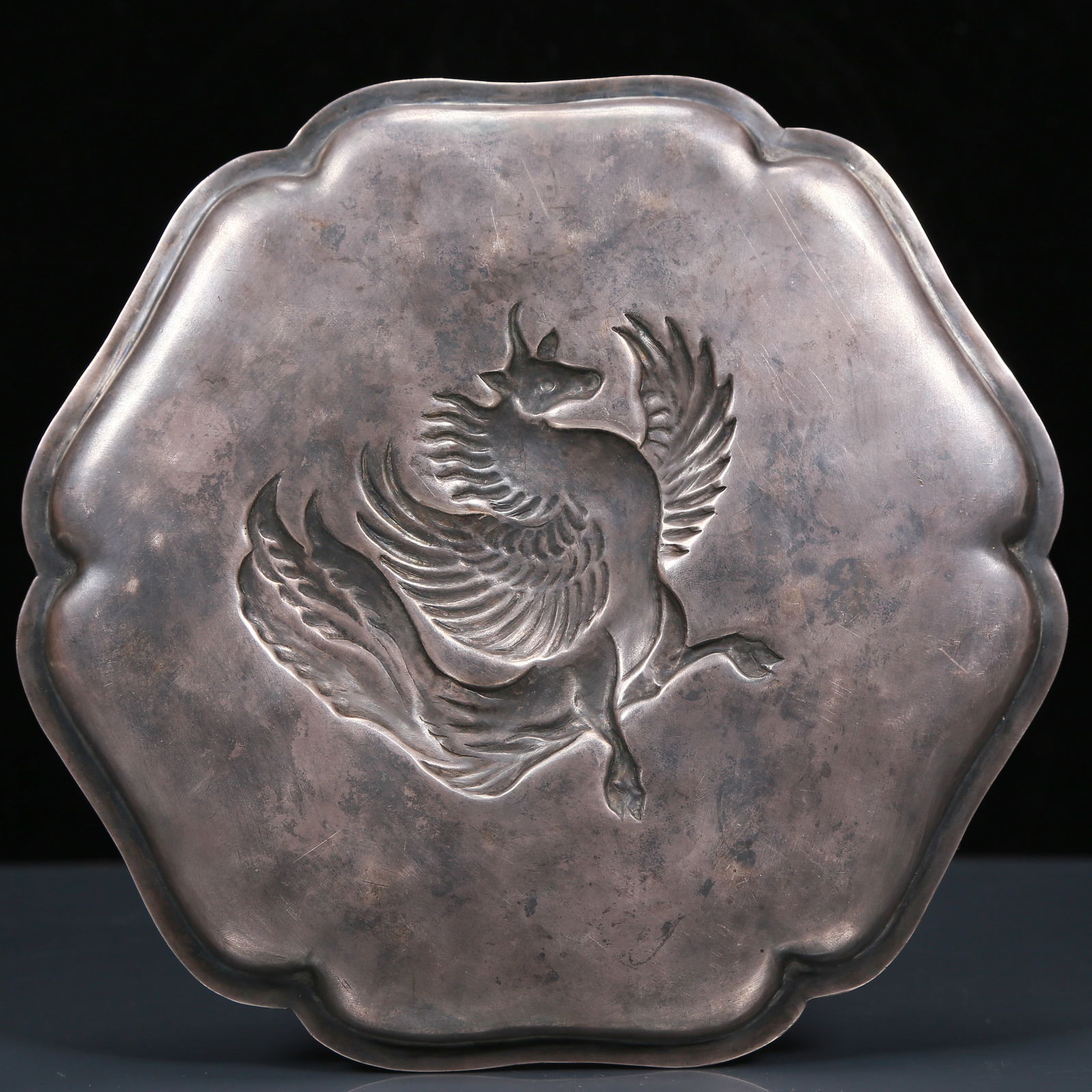 An Exquisite Silver Gilt Auspicious Beast Pattern Plate - 6