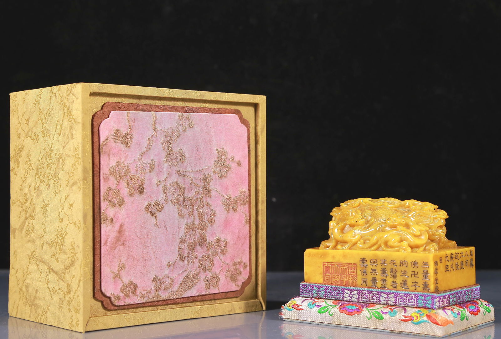 An Exquisite Tianhuang Stone Chi-Dragon Pattern Seal: An Exquisite Tianhuang Stone Chi-Dragon Pattern Seal,Qing Dynasty, China,Qianlong Mark,Size:4.1inx2.8inx2.6in,Weight:815g 