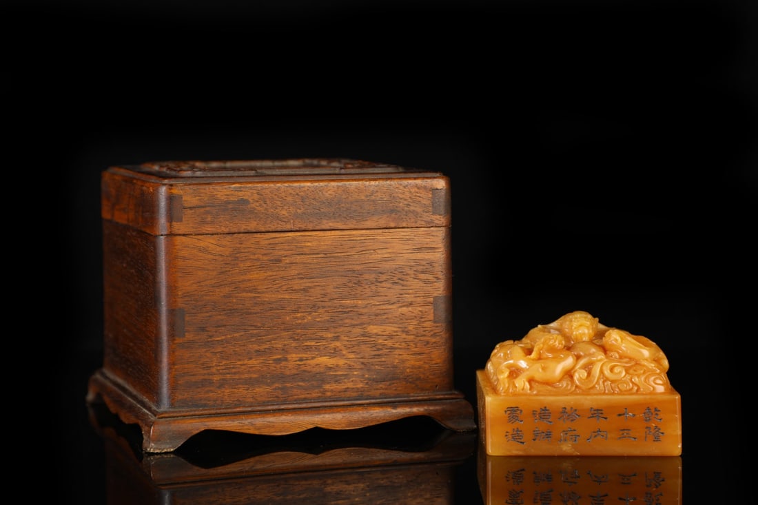 An Exquisite Tianhuang Stone Dragon Pattern Seal (1 of 9)